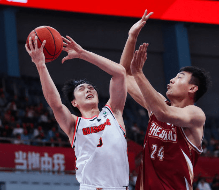 日本队翻盘韩国队，黄鸭组合惊艳四座