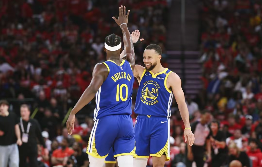 勇士主场惊险逆转,击败人取得三连胜 勇士主场惊险逆转,击败人取得三连胜