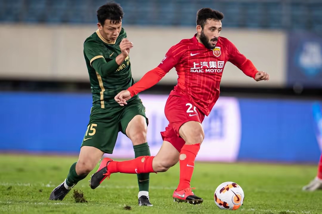 IM体育下载-球队遭遇对手围堵，主力球员单核难胜